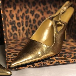 Spicy Gold Pumps